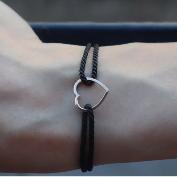 Elara Fae Jewelry - 18K Gold Heart Bracelet